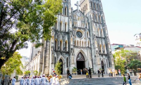 Tham quan nhà thờ Lớn Hà Nội - nét đẹp châu Âu cổ kính giữa trung tâm thủ đô